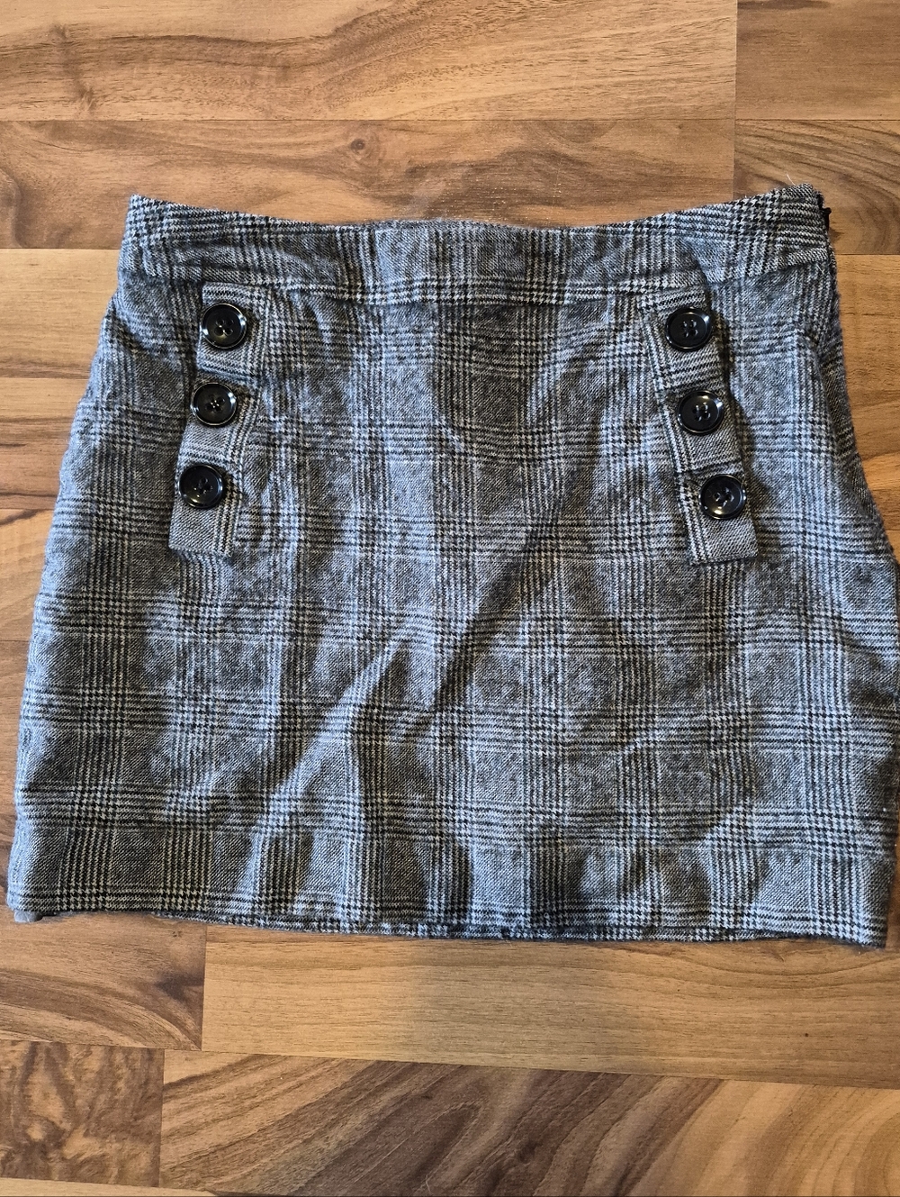 Banana Republic Gray Plaid Mini Skirt with Button Accents Size 4 Petite